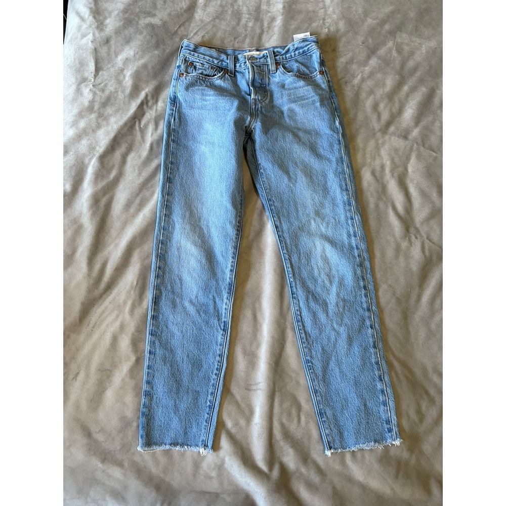 Levis Premium Wedgie Straight Jeans Light Wash Raw Hem 22861-0112 W25